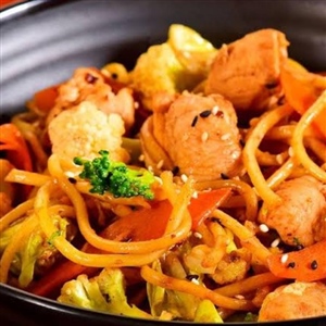 YAKISSOBA PEQUENO DE FRANGO