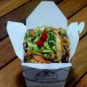 MINI YAKISOBA FRANGO