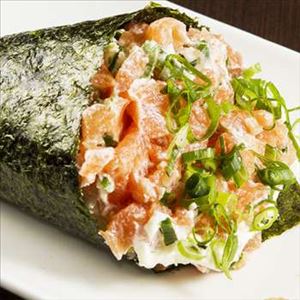 01 - Temaki Salmão com Cream Cheese