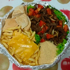 Porção de Carne Completa com batata frita ( serve ate 4 pessoas)