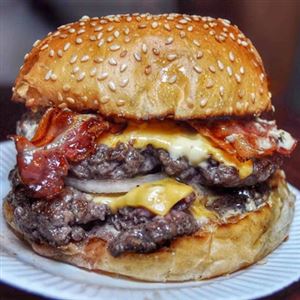 COMBO 1 ARTESANAL BACON BURGER DUPLO + 1 BATATA 100G 1 REFRI 237ML