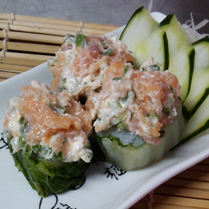 ACELGA MAKI SALMÃO BATIDO (10 PEÇAS)