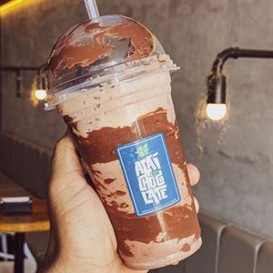 MILK SHAKE BROWNIE COM NUTELLA