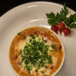 CALDO DE MANDIOCA A MINEIRA COM FRANGO DESFIADO BACON E CALABRESA