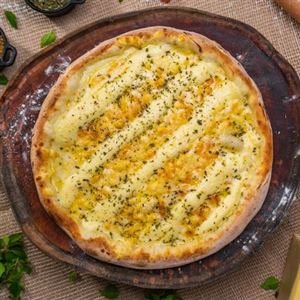 QUATRO QUEIJOS COM OREGANO