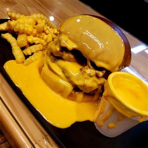 CHEDDAR CHICKEN BURGUER + BATATA 150G + POTE DE CHEDDAR 80G