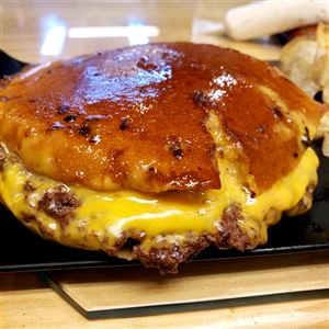 CHEDDAR FLAT BURGER + POTE CHEDDAR 80G +BATATA CHIPS