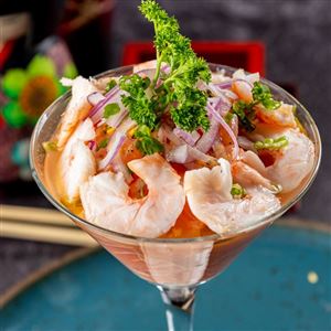 CEVICHE DE SALMÃO E CAMARÃO